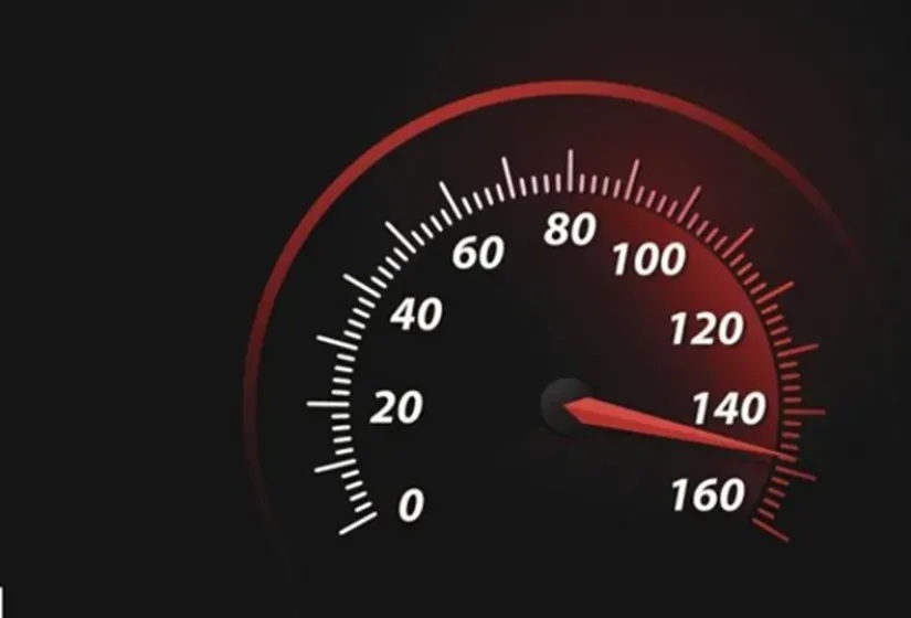 إبعاد فوري للوافدين عند تجاوز السرعة 150 كم/ساعة في دولة خليجية