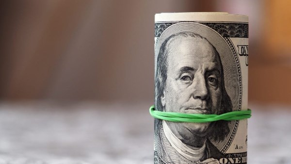 مفاجأة في سعر صرف الدولار بالبنوك اليوم الأربعاء