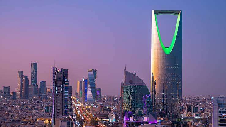 تاجر يمني يناشد ولي العهد السعودي إعادة العمل بتأشيرة الزيارة المتعددة لليمنيين