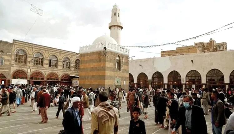 حشرة صغيرة تغلق الجامع الكبير ومساجد صنعاء