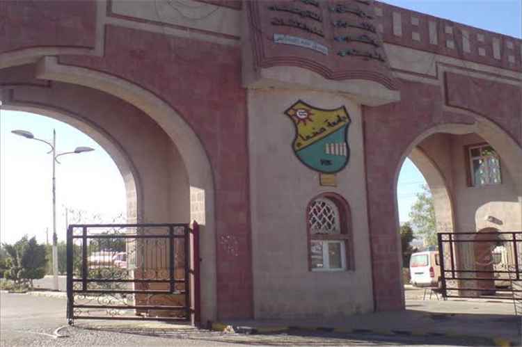 تخفيض معدلات القبول الجامعي يفتح باب التساؤلات.. إلى أين يتجه التعليم في اليمن؟