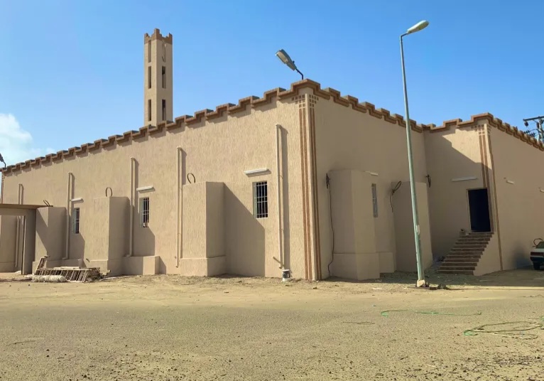 صوت يشبه المنشاوي يثير الحنين… كاتب سعودي يتساءل عن مؤذن يمني اختفى أثره