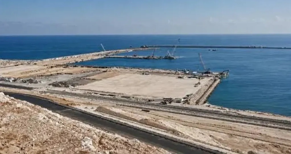 إغلاق منفذ رأس العارة البحري في لحج بشكل فوري وتوجيهات بوقف العمليات التجارية - صحافة مباشر