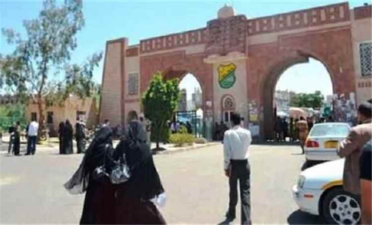 3000 دولار يدفعها الطالب و300 ريال يتقاضاها الأستاذ.. مفارقة صادمة في الجامعات اليمنية