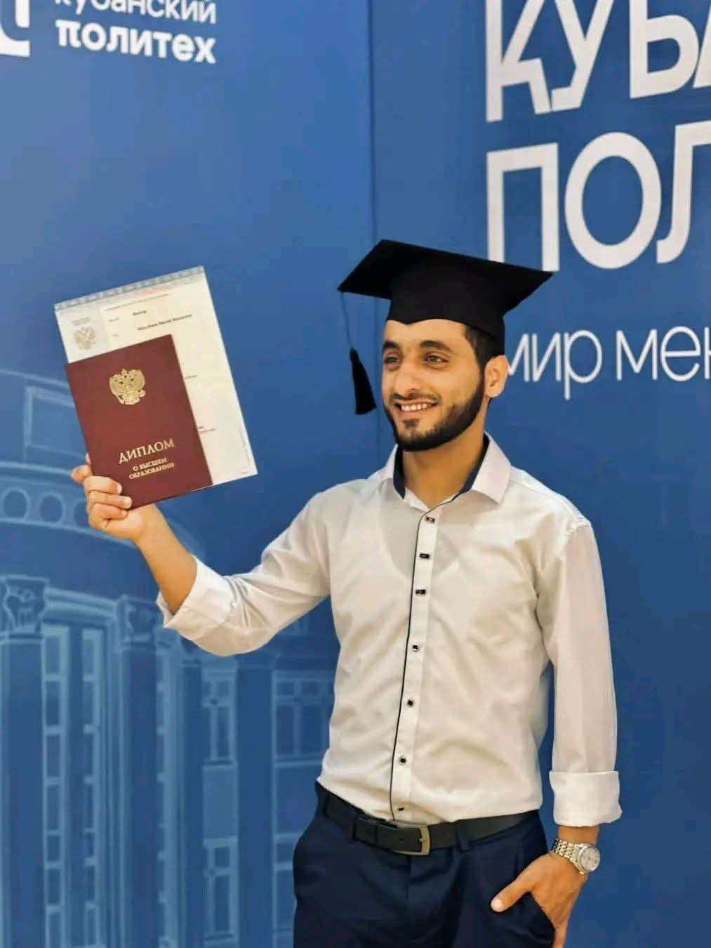 إنجاز أكاديمي يمني في روسيا.. طالب يحصد البكالوريوس بمرتبة الشرف