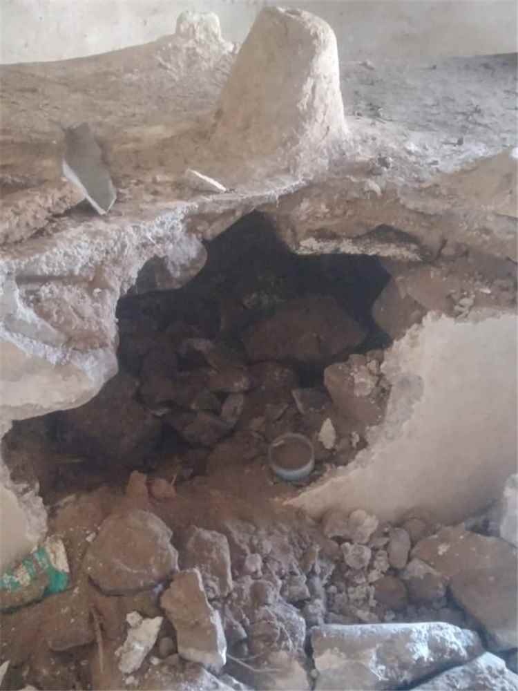 مجهولون يعبثون بضريح في ريف تعز وسط مزاعم البحث عن كنوز