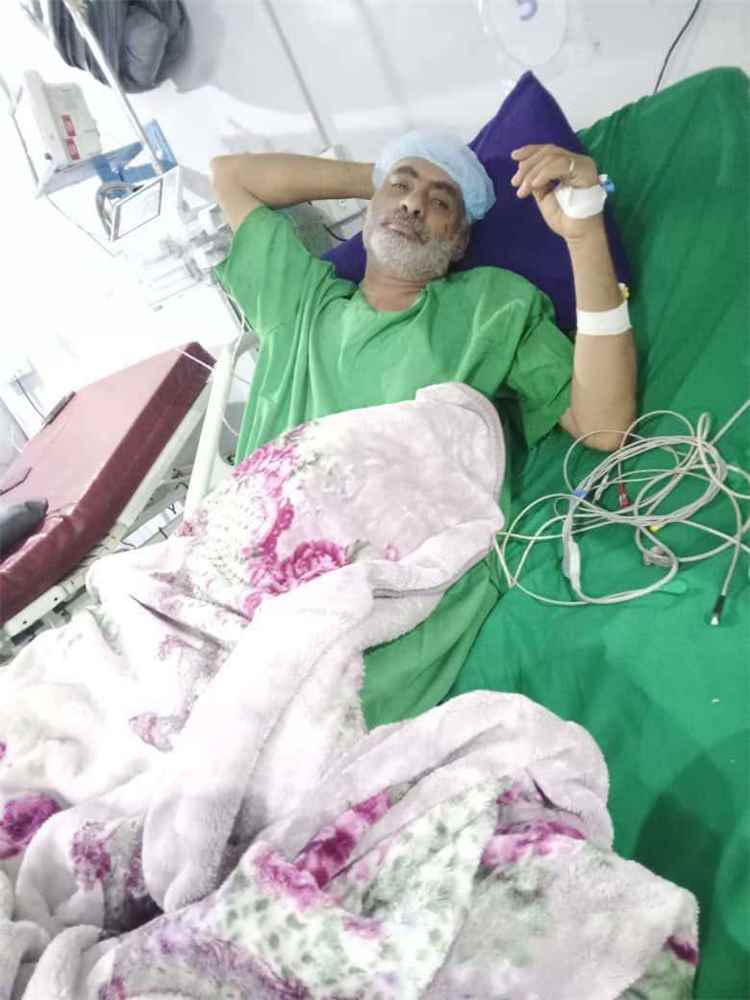مناشدة مؤثرة.. فتاة يمنية تستغيث لإنقاذ والدها الراقد في العناية المركزة