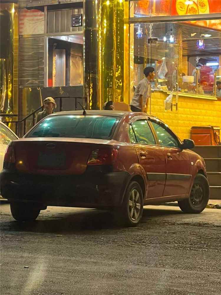 حيلة جديدة في شوارع صنعاء.. امرأة تستدرج السائقين بادعاء الاصطدام