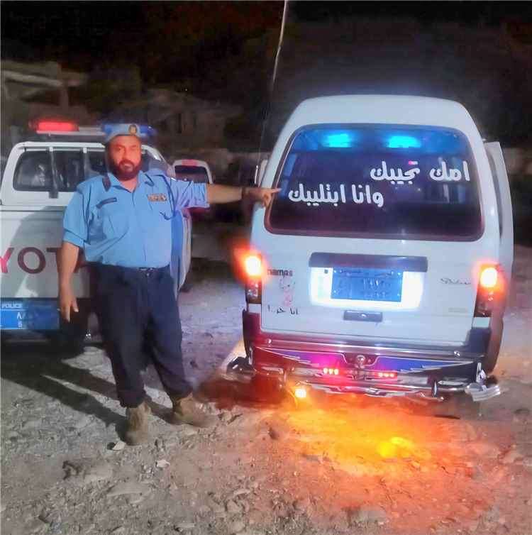 الأمن يوقف باصاً يحمل عبارات وصوراً مسيئة بعد انتشار واسع .. تحرك سريع بعد الجدل