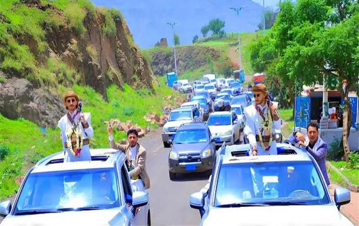 قرار مفاجئ في إب.. الجماعة تلاحق مواكب الأعراس وتحظر التصوير لهذا السبب