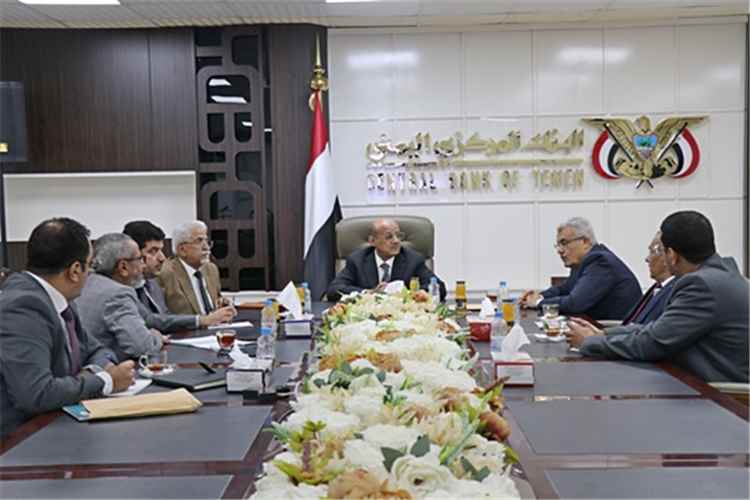 البنك المركزي يتعهد بدعم بنك اليمني للإنشاء والتعمير بعد انتقال مقره إلى عدن