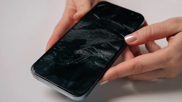 هل هاتفك في خطر؟.. 5 علامات في الشاشة لا يجب تجاهلها