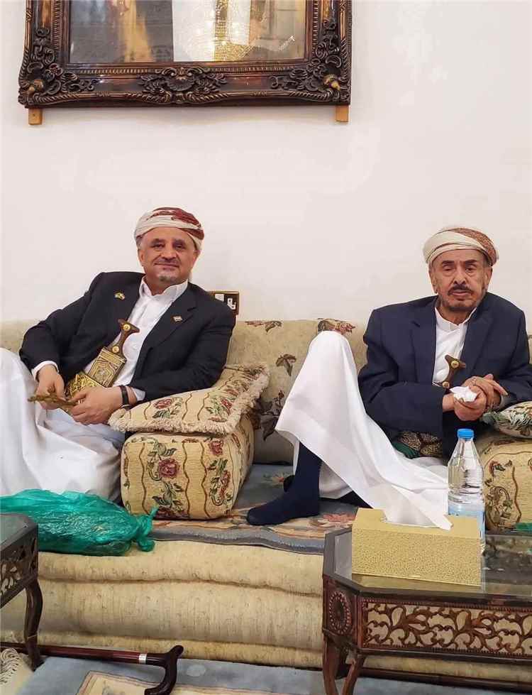 جدل واسع حول مواقف بعض مشايخ حاشد وبكيل في تطورات المشهد اليمني