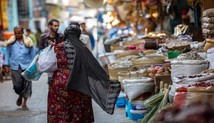 في تعز 100 ألف ريال لا تكفي كسوة طفلين.. جبايات النقاط وسياط الغلاء كوابيس العيد
